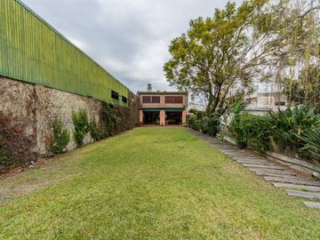 Venta Casa Con Pileta Quincho 4 Dormitorios c/ cochera - Arroyito, Rosario