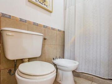 Venta Casa Con Pileta Quincho 4 Dormitorios c/ cochera - Arroyito, Rosario