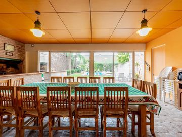 Venta Casa Con Pileta Quincho 4 Dormitorios c/ cochera - Arroyito, Rosario