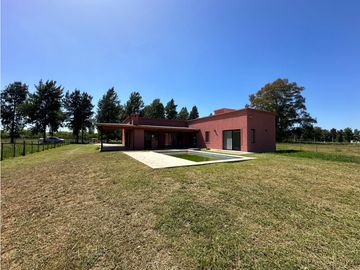 Casa a estrenar en Barrio Malvinas -  TOTALMENTE FINANCIADA!!!