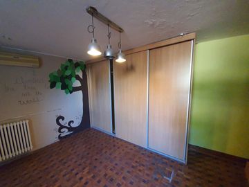 Casa amplia con cochera - Quincho y parrillero  - Lourdes