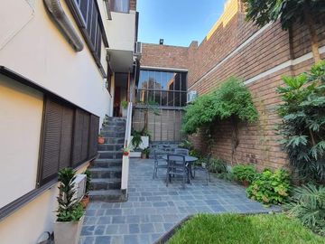 Casa amplia con cochera - Quincho y parrillero  - Lourdes
