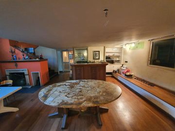 Casa amplia con cochera - Quincho y parrillero  - Lourdes