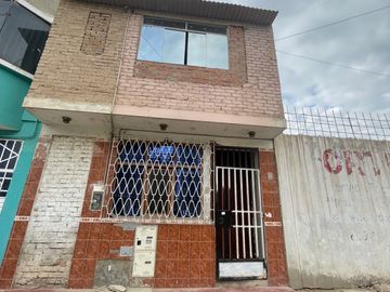 🏡 ¡OPORTUNIDAD ÚNICA EN CHICLAYO! 🏡

Oportunidad de inversión para vivir en JLO, cerca al mercado Moshoqueque. 

📍 Dirección: Av. República de Ven
