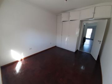 EXCELENTE departamento PLANTA BAJA, 2 dormitorios con cochera