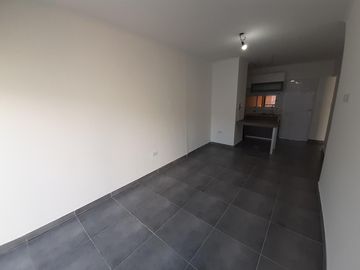 EXCELENTE departamento PLANTA BAJA, 2 dormitorios con cochera