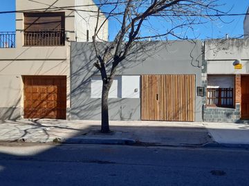 EXCELENTE departamento PLANTA BAJA, 2 dormitorios con cochera