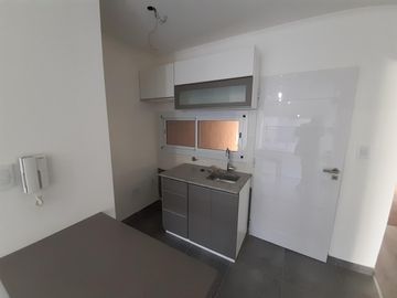 EXCELENTE departamento PLANTA BAJA, 2 dormitorios con cochera