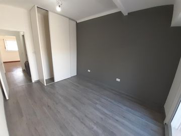 EXCELENTE departamento PLANTA BAJA, 2 dormitorios con cochera