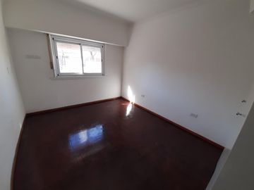 EXCELENTE departamento PLANTA BAJA, 2 dormitorios con cochera