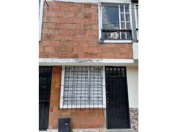 SE VENDE CASA EN DOSQUEBRADAS INDEPENDIENTES EN BOMBAY