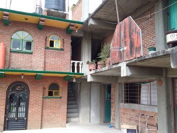 Casa con Locales en Atizapán