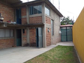 Casa con Locales en Atizapán