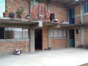 Casa con Locales en Atizapán