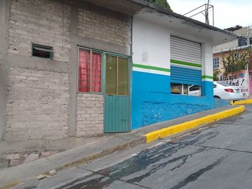 Casa con Locales en Atizapán