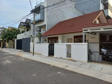 DIJUAL RUMAH STRATEGIS DI JL. DANAU MAHALONA PEJOMPONGAN BENDUNGAN HILIR JAKARTA PUSAT
