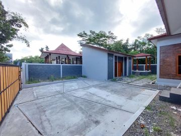 Rumah Joglo Modern Bata Ekspose & Pintu Gebyok Dijual di Prambanan