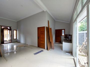 Rumah Joglo Modern Bata Ekspose & Pintu Gebyok Dijual di Prambanan