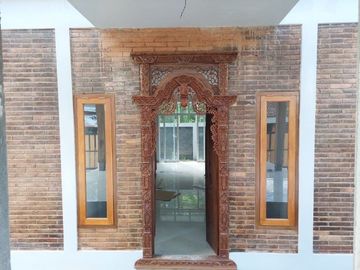 Rumah Joglo Modern Bata Ekspose & Pintu Gebyok Dijual di Prambanan