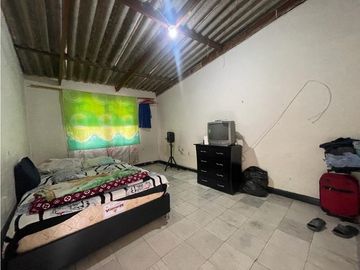SE VENDE CASA LOTE EN EL BARRIO SANTA ELENA 7 x 19 UBICADO CERCA A LA ESMERALDA