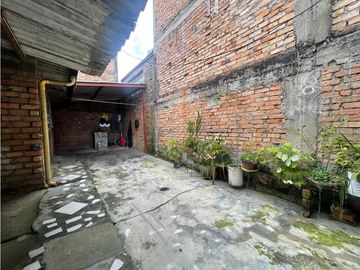 SE VENDE CASA LOTE EN EL BARRIO SANTA ELENA 7 x 19 UBICADO CERCA A LA ESMERALDA
