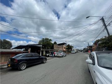SE VENDE CASA LOTE EN EL BARRIO SANTA ELENA 7 x 19 UBICADO CERCA A LA ESMERALDA