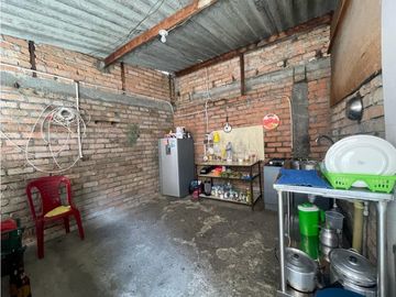 SE VENDE CASA LOTE EN EL BARRIO SANTA ELENA 7 x 19 UBICADO CERCA A LA ESMERALDA