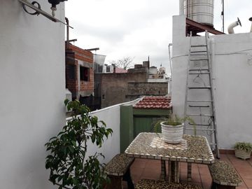 PH 4 amb. Balcón al frente. Excelente estado