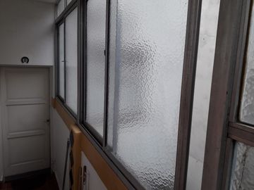 PH 4 amb. Balcón al frente. Excelente estado