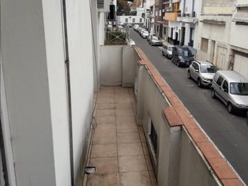 PH 4 amb. Balcón al frente. Excelente estado