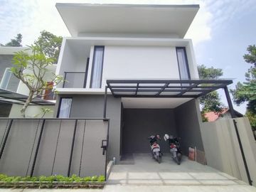 Rumah baru minimalis modern 2 lantai di jln Kaliurang KM 10