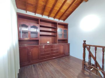 casa en arriendo en niza. Cod A24104