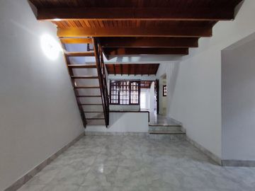 casa en arriendo en niza. Cod A24104