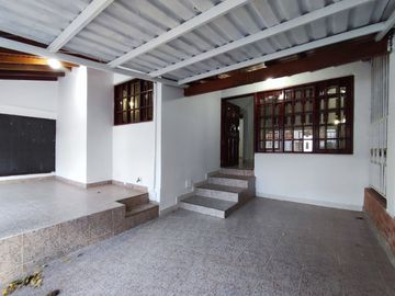 casa en arriendo en niza. Cod A24104