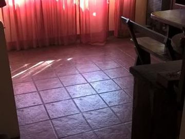 Chalet en esquina de 2 dorm espacio libre y garage.- Banfield Este