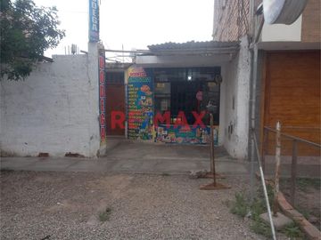Área de terreno: 100 m2
Área construida: 78.08 m2
Área libre: 21.92 m2 
Medidas: 
Por el frente: 5 m
Por el fondo: 20 m
Consta de: 2 Hall,  1 sa