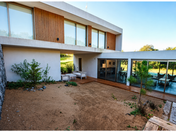 Casa en alquiler en Costa Esmeralda, Buenos Aires - Ecuestre 434