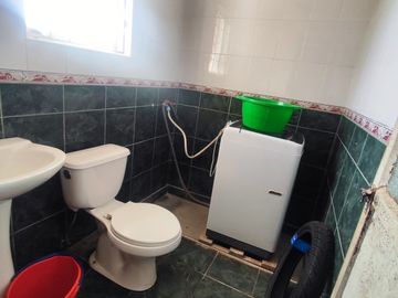CASA DE 1 PISO CONCRETO, MUY AMPLIA, T VIEJOS
