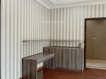 Rumah Mewah Sultan Di Taman Kebon Jeruk Jakarta Barat