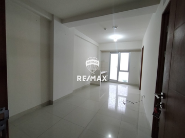 Dijual 2 BR Apartemen Oak Tower B – Hadap Utara,Unfurnished,Sertifikat AJB, View Kolam Renang