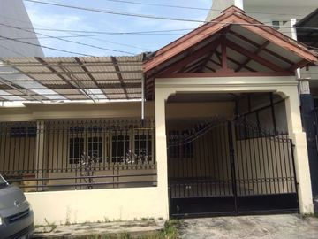 Rumah disewakan Darmo Permai Utara Surabaya
