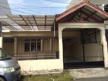 Rumah disewakan Darmo Permai Utara Surabaya