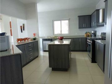 VENTA DE APARTAMENTO DE PLAYA EN SAN CARLOS, PH VISTAMAR GOLF & MARINA
