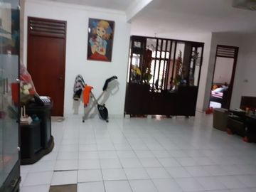 TURUN HARGA! Rumah Luas Lokasi Strategis Bebas Banjir di Duren Sawit, Jakarta Timur