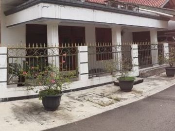 TURUN HARGA! Rumah Luas Lokasi Strategis Bebas Banjir di Duren Sawit, Jakarta Timur