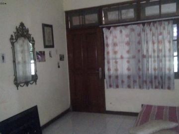 Rumah di Rungkut barata nyaman hadap barat