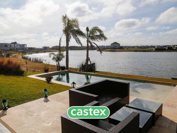 Casa de estilo frances de 4 dormitorios  en venta en Muelles, Puertos