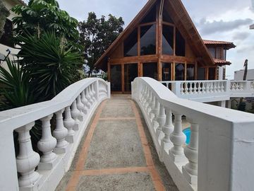 Hermosa casa de madera en Punta Blanca