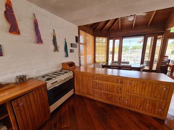 Hermosa casa de madera en Punta Blanca
