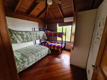 Hermosa casa de madera en Punta Blanca